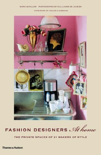 книга Fashion Designers At Home: The Private Spaces of 21 Makers of Style, автор: Marie Bariller, Guillaume de Laubier
